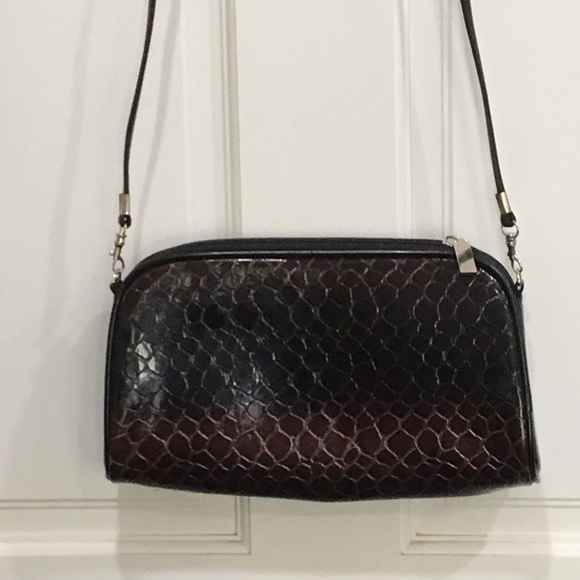 Black plastic alligator pattern with hand painted design - Picture 10 of 10